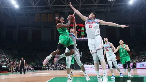 曼联2026夏季防线大变局爱游戏平台：左后卫空缺，补强悬念成赌博之谜
